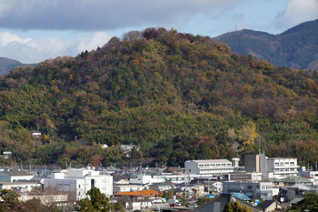 SONY NEX-7 Lens Turbo II MINOLTA MC TELE ROKKOR-PF 135mm F2.8 彦根城 城門からの佐和山城跡